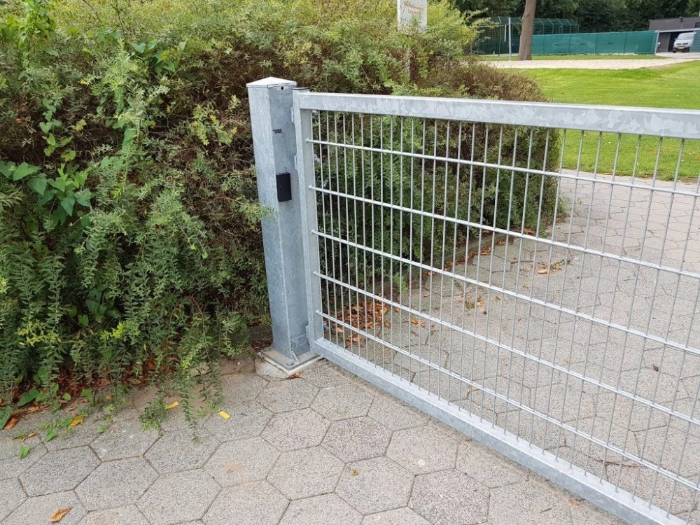 Bezoekers tellen zwembad